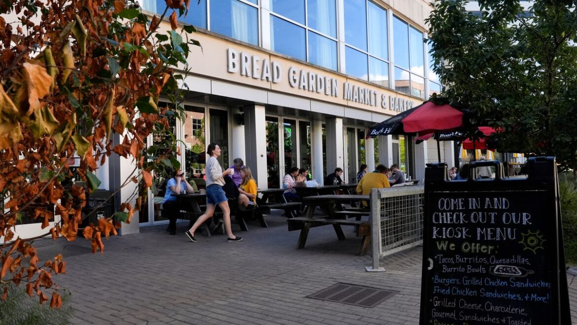Iowa City man arrested by 'federal agents' at Bread Garden Market