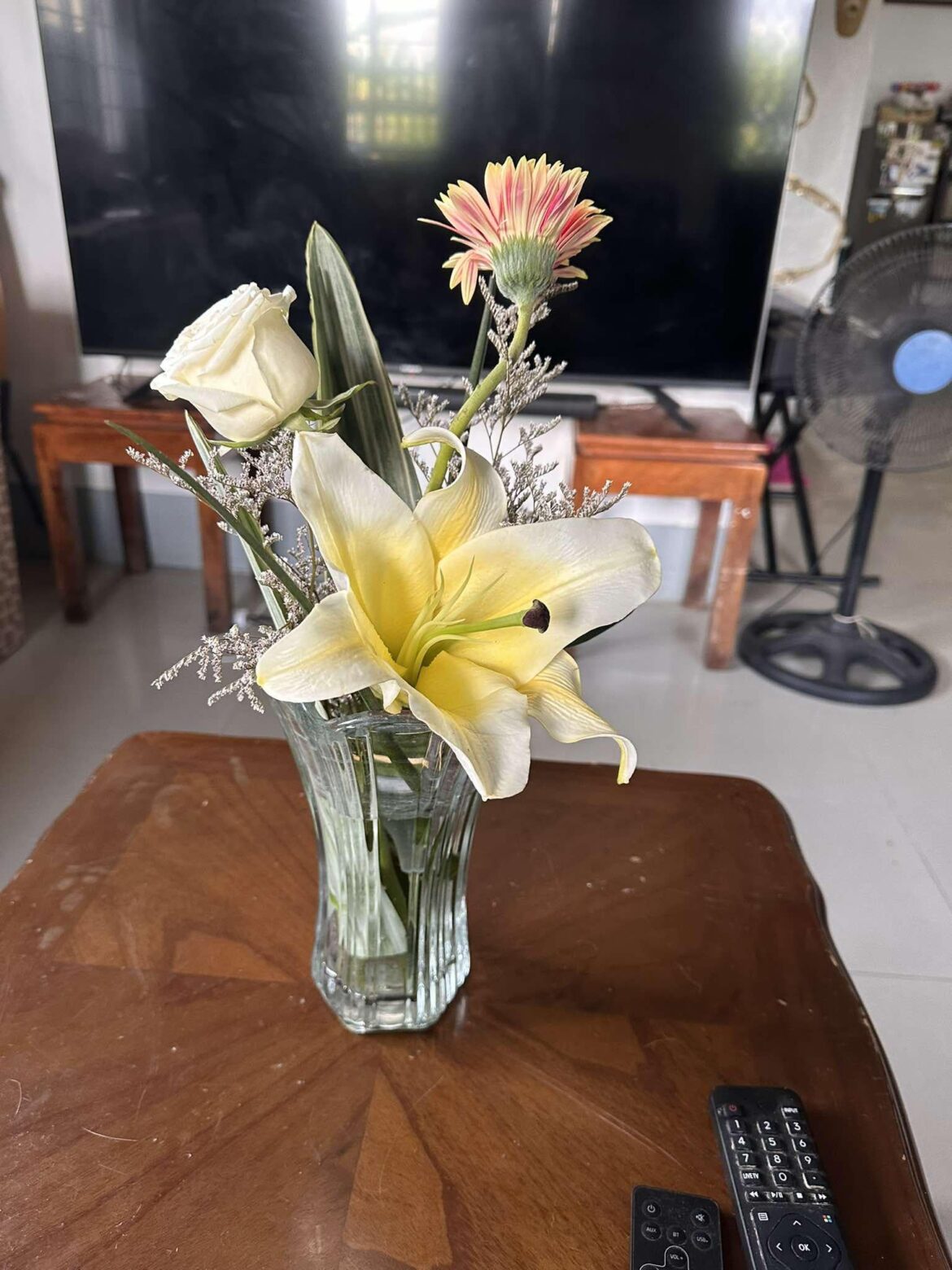What flower did my partner buy, and is it toxic to cats?