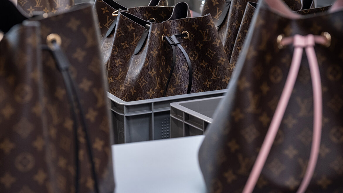Pair arrested in $500K counterfeit Louis Vuitton bust in Miami Gardens – NBC 6 South Florida Pair arrested in $500K counterfeit Louis Vuitton bust in Miami Gardens – NBC 6 South Florida