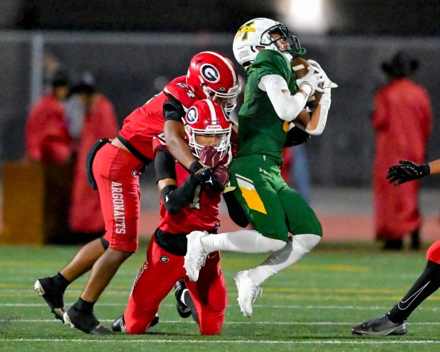 Davian Sanchez (5) of Rancho Alamitos catches a pass over...