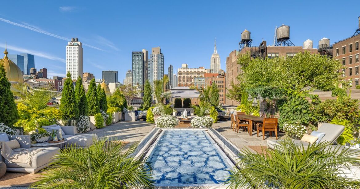 A Chelsea Penthouse With an Extravagant Rooftop Garden A Chelsea Penthouse With an Extravagant Rooftop Garden