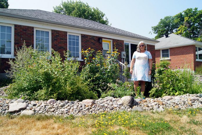 An existing rain garden appealed to avid gardener Sheila Holliday when she was house hunting. Since taking ownership of the home and its rain garden, Sheila has experimented with the height and colour of the native plants, offering her a constant cycle of discovery. (Photo: Yvonne Hollandy / GreenUP)