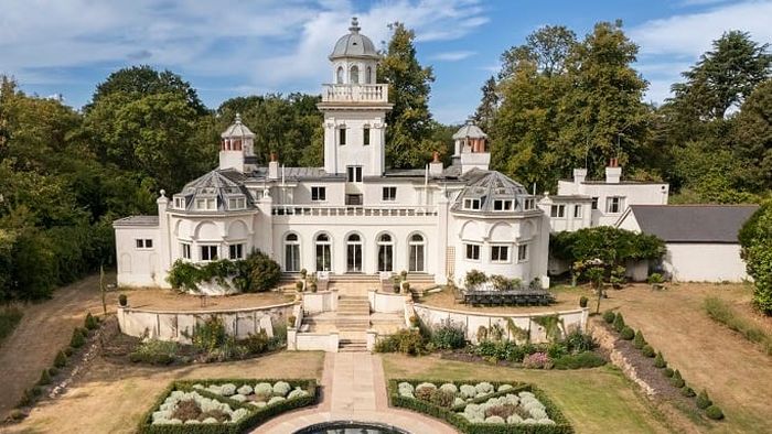 ‘Rare and important’ historic garden granted protected status Google Play Button
