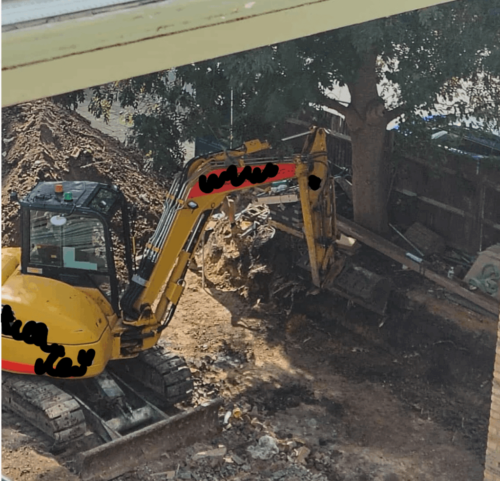 Neighbour digging out roots of a tree they claimed they’re keeping Neighbour digging out roots of a tree they claimed they’re keeping