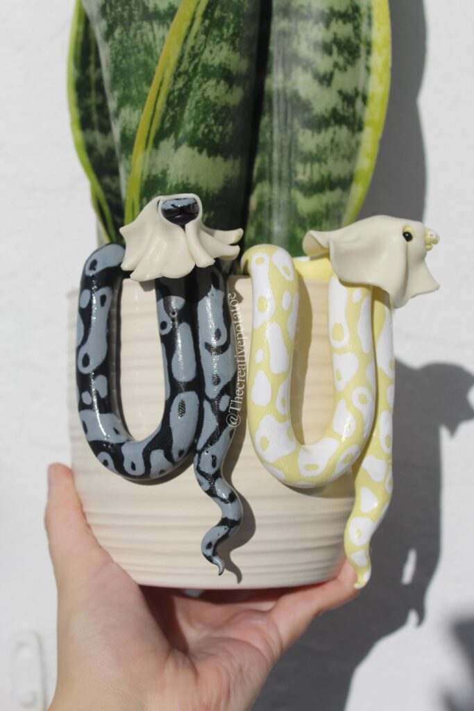 Thought I'd share the new spooky plant pals I've made for the season👻 thought they'd be loved here! There little sheets glow in the dark🥹🥹🐍
