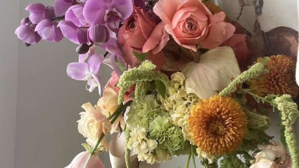 Popular Utah floral arranger travels the world for weddings Popular Utah floral arranger travels the world for weddings