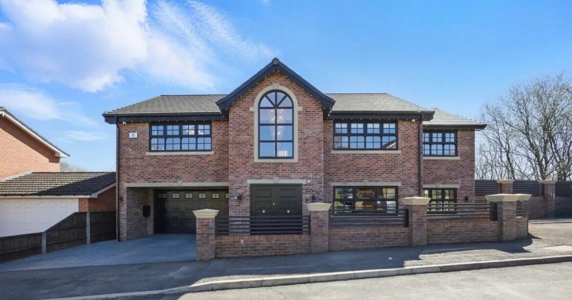 Inside dream Greater Manchester house with its own bar and stunning garden selling for £1 million Manchester Evening News