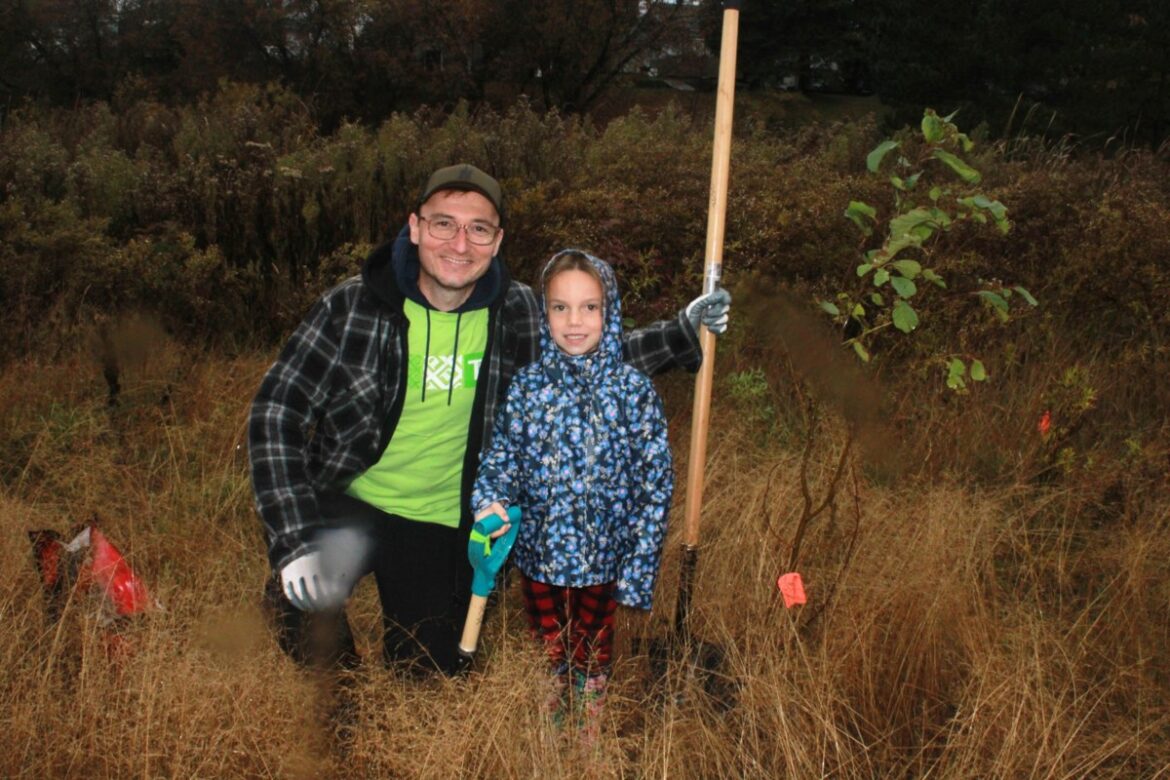 Photos: Volunteers plant 150 trees and shrubs along Junction Creek Photos: Volunteers plant 150 trees and shrubs along Junction Creek