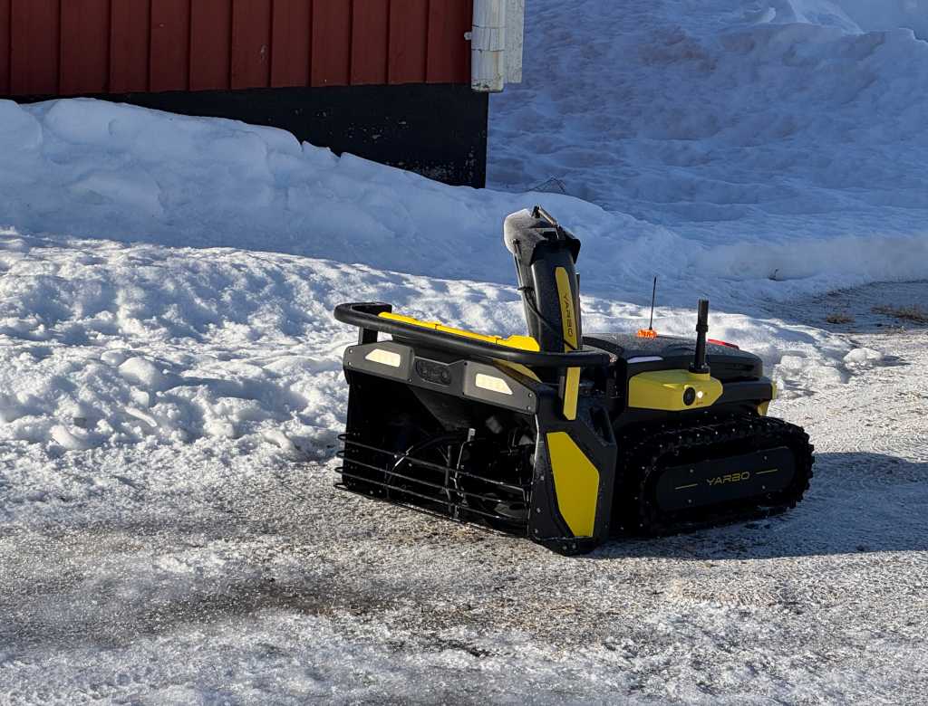Yarbo robotic snow blower review: A yard crawler for all seasons Test Yarbo snöslunga
