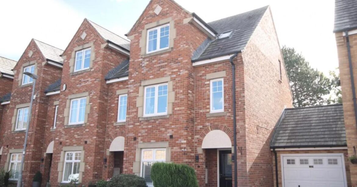 Townhouse with south-facing garden for sale in Ponteland Townhouse with south-facing garden for sale in Ponteland