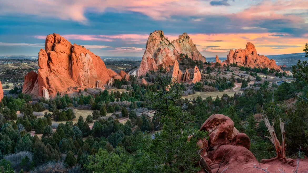 Colorado’s Garden Of The Gods Offers A Beginner-Friendly Trail With Scenic Mountain Views Yahoo lifestyle home