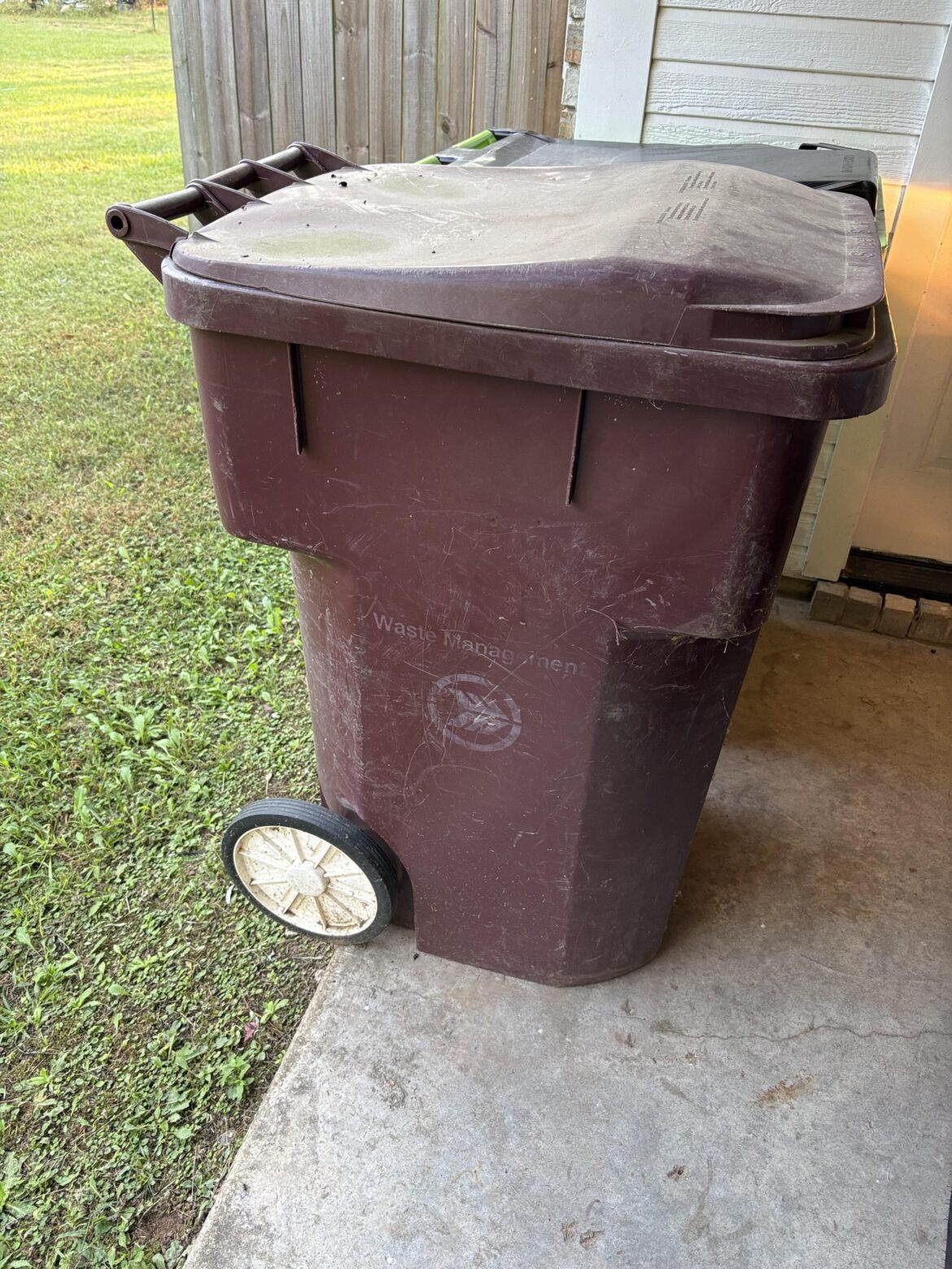 Can I use an old garbage bin for composting Can I use an old garbage bin for composting