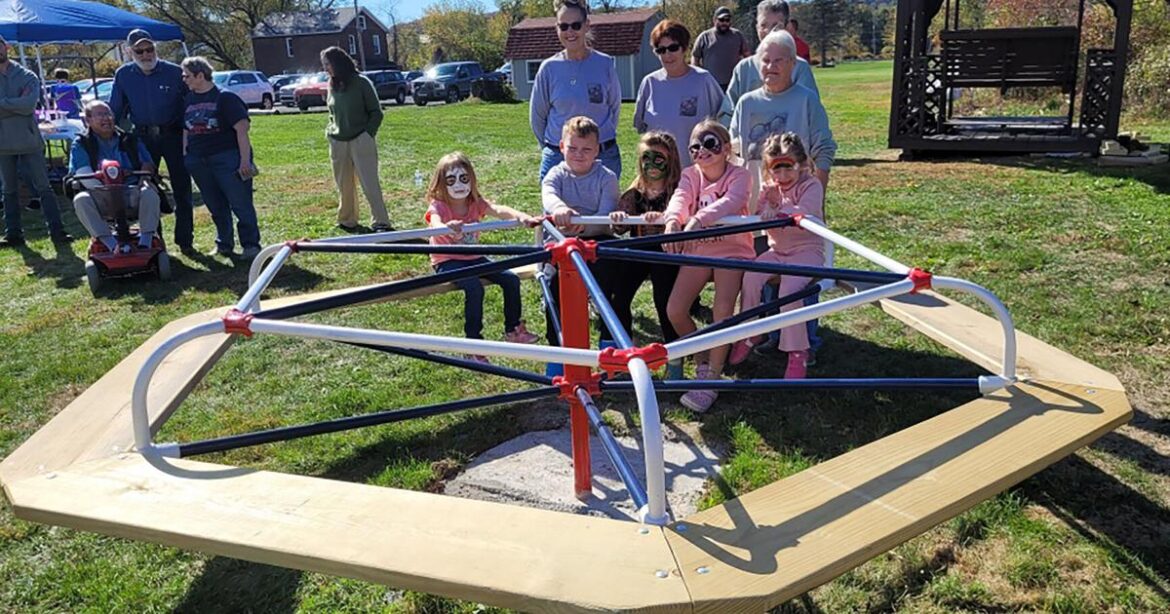 Restored merry-go-round debuted at Summerville’s Gathering Garden | News Restored merry-go-round debuted at Summerville's Gathering Garden | News