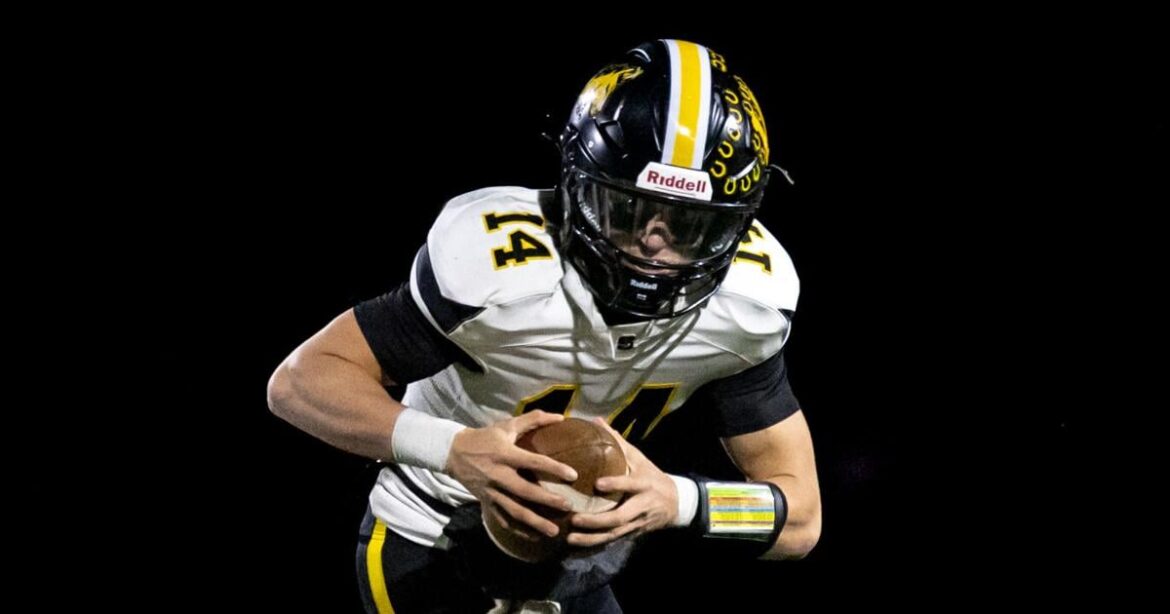 Solanco survives pesky Garden Spot to clinch outright L-L League Section 3 football title | High School Football Solanco survives pesky Garden Spot to clinch outright L-L League Section 3 football title | High School Football