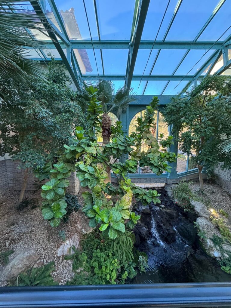Indoor big boy