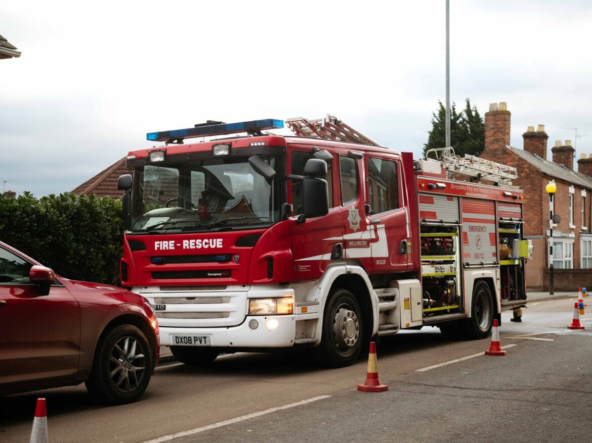 Firefighters tackle garden shed blaze at property in Shrewsbury Supporting image for story: Firefighters tackle garden shed blaze at property in Shrewsbury