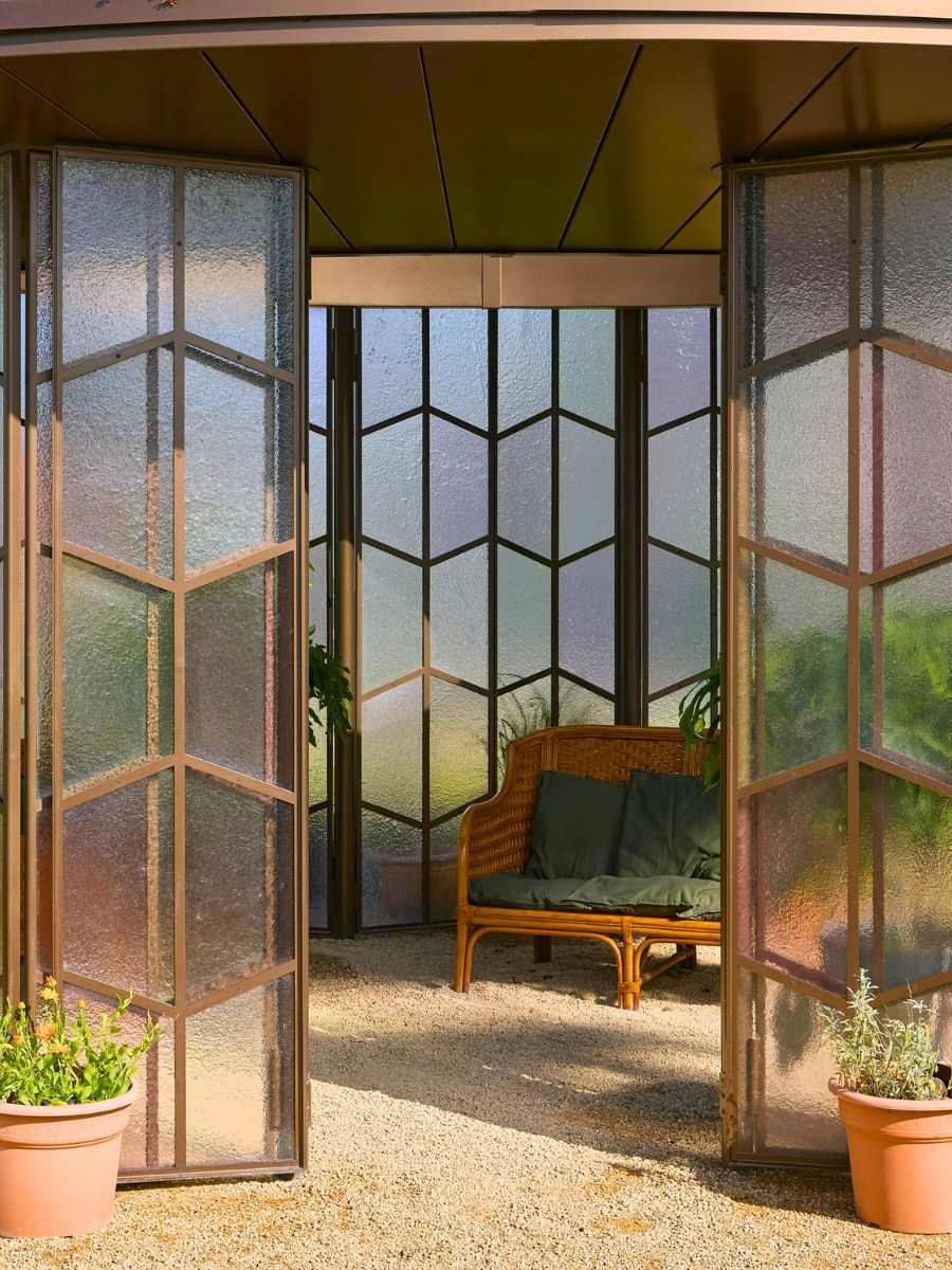 Entrance with chairs and indoor plants