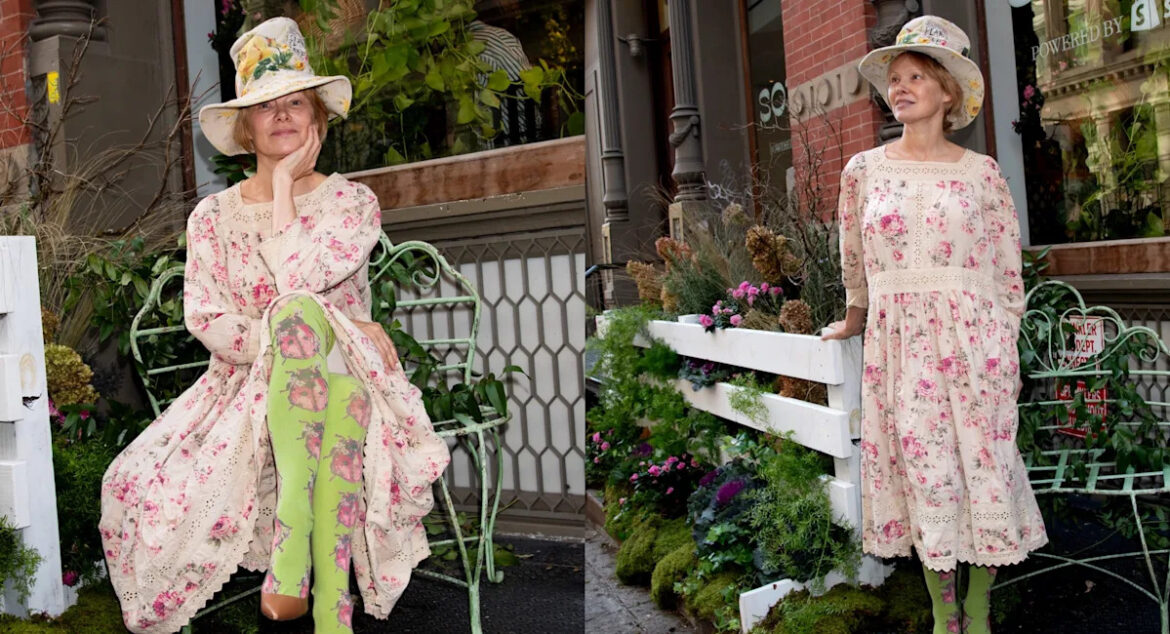 Pamela Anderson’s Floral Dress Mirrors Sonsie’s Garden-inspired Pop-up Pamela Anderson’s Floral Dress Mirrors Sonsie’s Garden-inspired Pop-up
