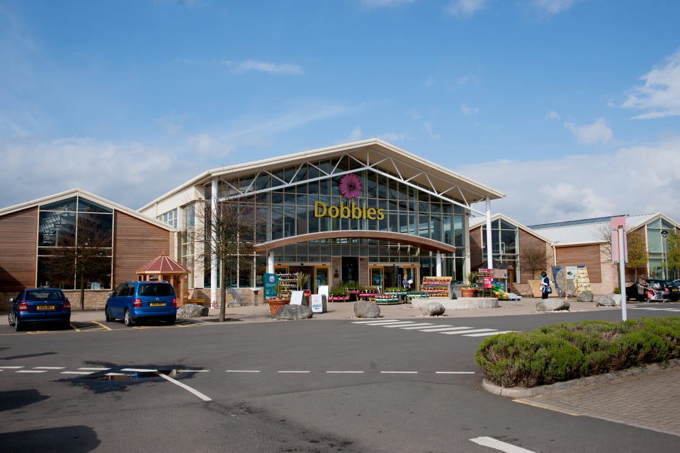 Dobbies Garden Centre stirling, scotland, uk 19th april, 2012: frontage of one of dobbies nationwide chain of stores on a sunny day.