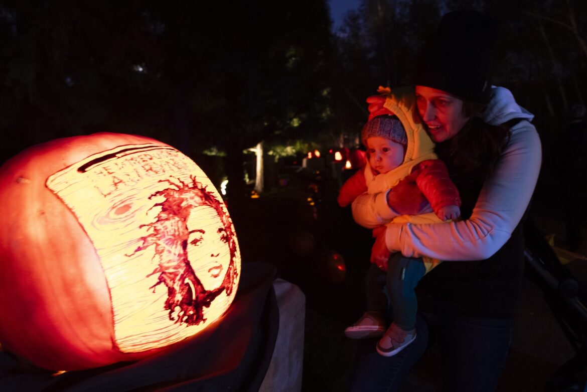 Over 1,000 artist-carved pumpkins will light up this Chicago garden next week