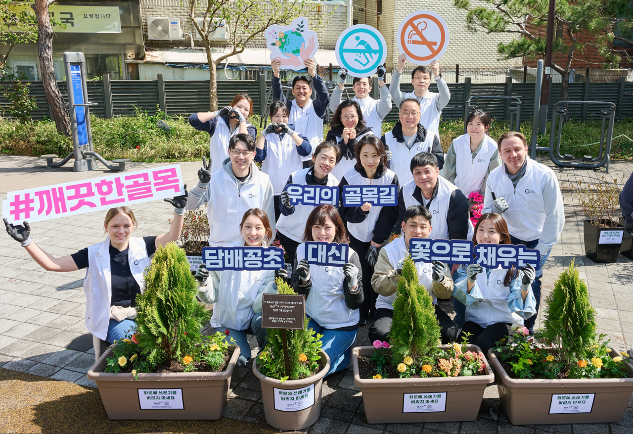 BAT Rothmans employees pose for a commemorative photo after planting more than 130 flowerpots as part of the Flower BAT campaign at Sindang-dong, Seoul on April 22. (BAT Rothmans)