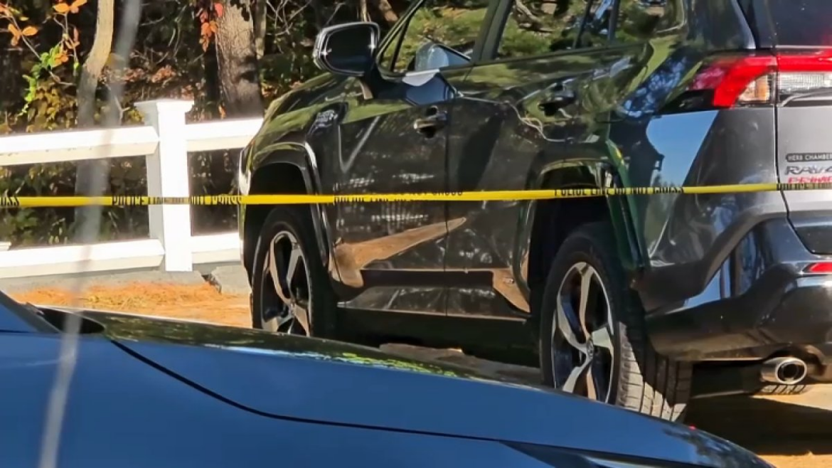 Norwood Windsor Gardens carjacking beig investigated – NBC Boston Norwood Windsor Gardens carjacking beig investigated – NBC Boston
