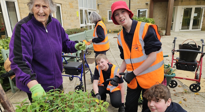 School gardening clubs helps put at Leyburn extra care scheme School gardening clubs helps put at Leyburn extra care scheme