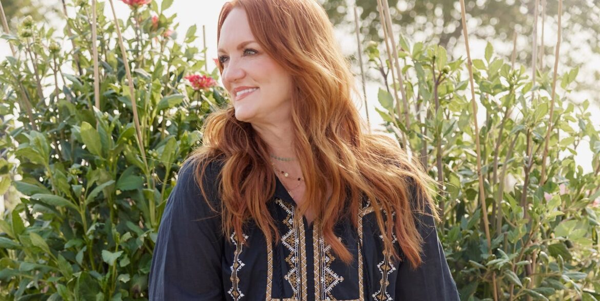 Tour Ree Drummond’s Flower-Filled Porch Perfect for Gardeners Tour Ree Drummond’s Flower-Filled Porch Perfect for Gardeners
