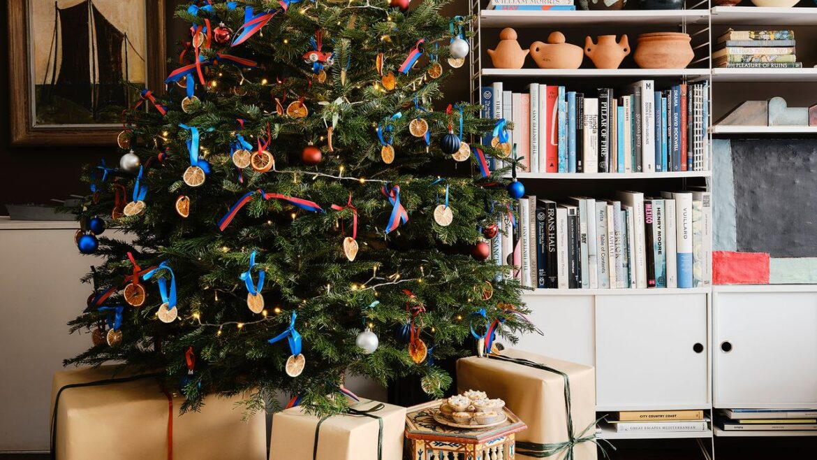 Why micro-gifting should be your new Christmas tradition Why micro-gifting should be your new Christmas tradition