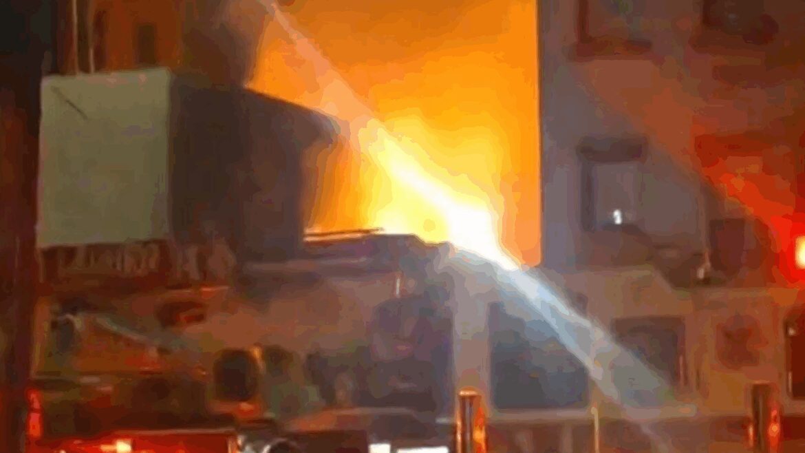 East Harlem Fire: Crews Battle Massive Blaze At Santiago’s Beer Garden – WATCH | US News East Harlem Fire: Crews Battle Massive Blaze At Santiago’s Beer Garden - WATCH | US News