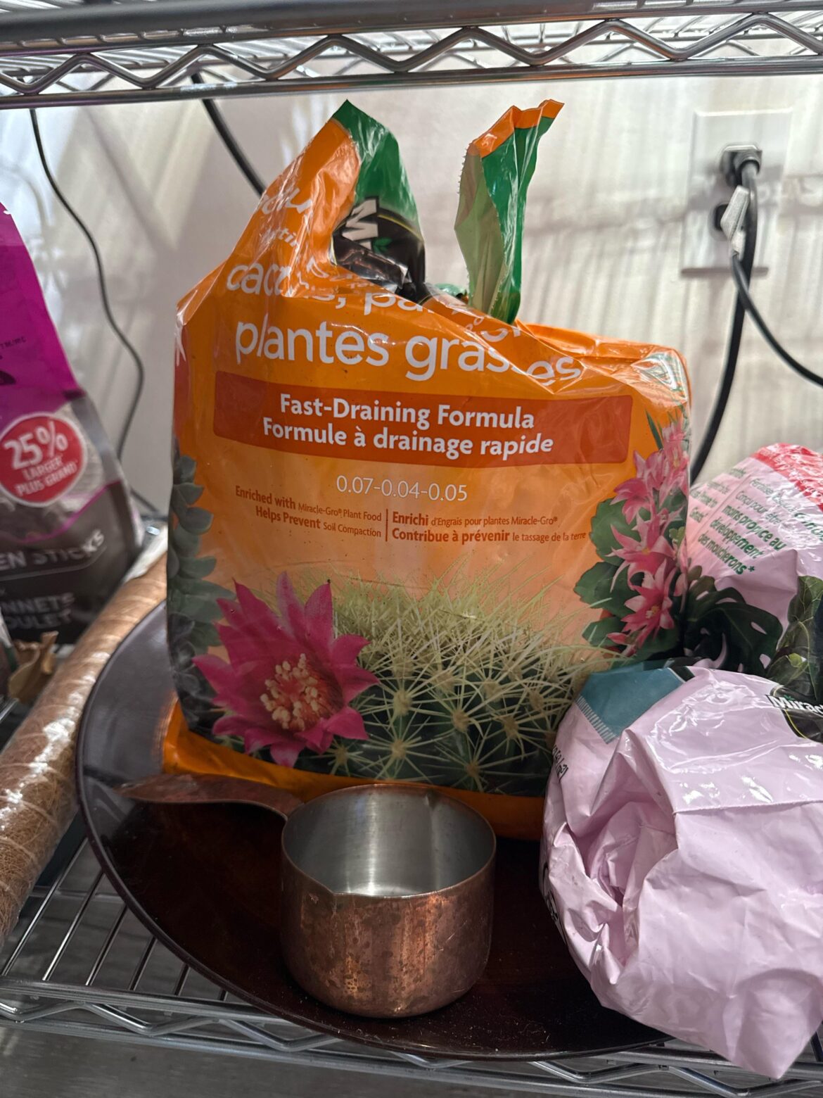 Miracle Grow succulents and cactus mix is a abomination Miracle Grow succulents and cactus mix is a abomination