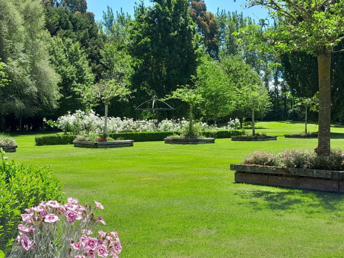 Private gardens to open up for tour Private gardens to open up for tour
