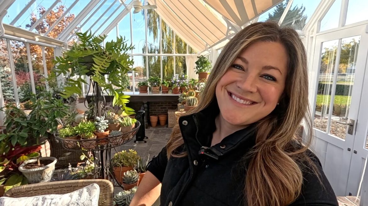 Plant Shuffle, Cleaning & Christmas Decorating in the Hartley! 🎄❤️🪴 // Garden Answer