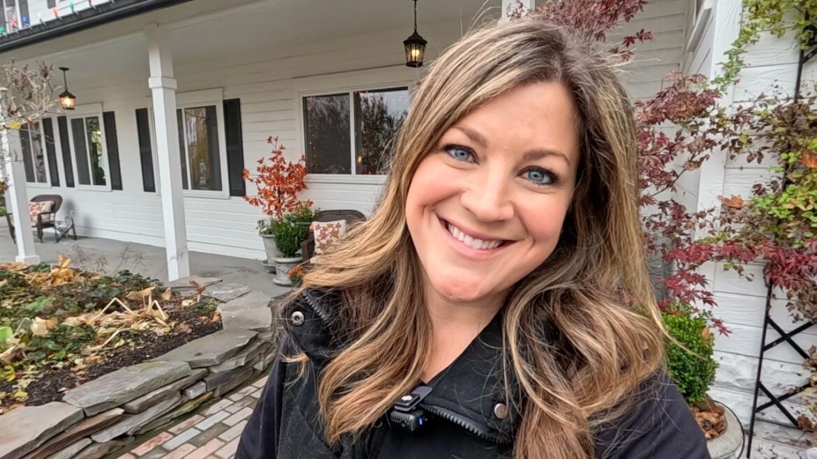 Decorating Our Kitchen Entrance for Christmas! 🎄❤️🎄 // Garden Answer
