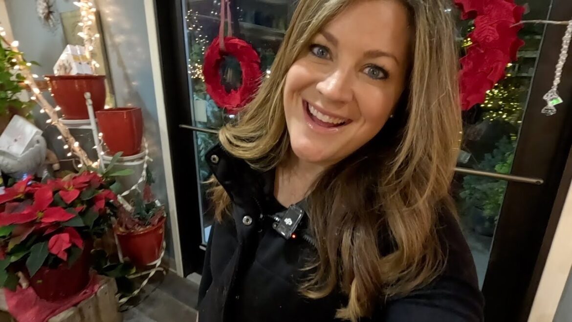 Garden Center Christmas Tour w/ My Mom & Monica! 🥰🎄🎅 // Garden Answer