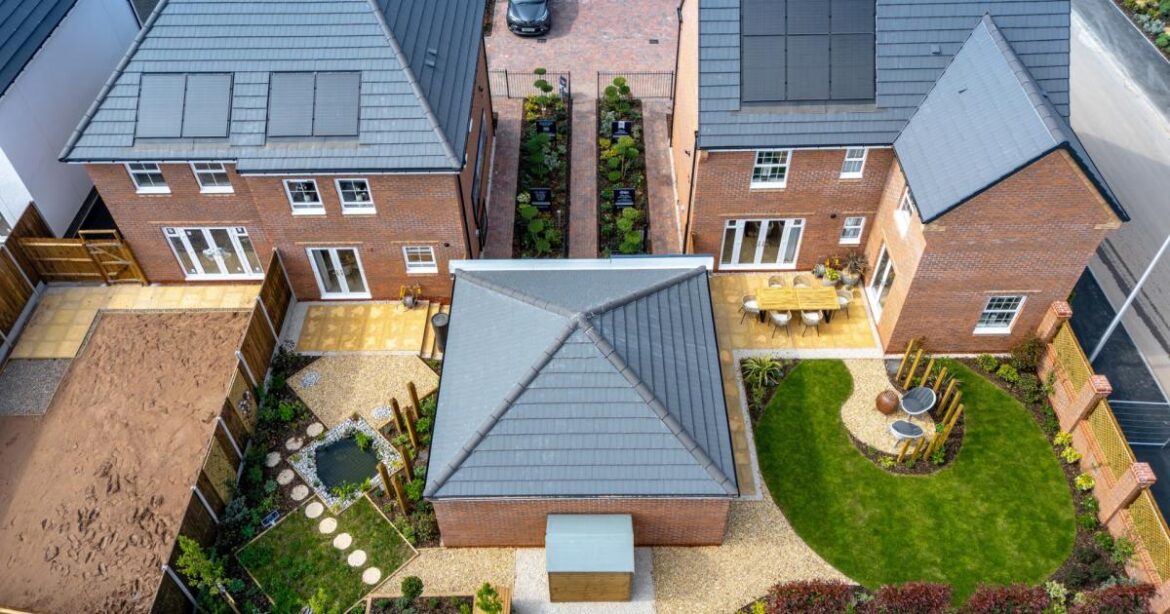 Stourport housing development's gardens earn RSPB award