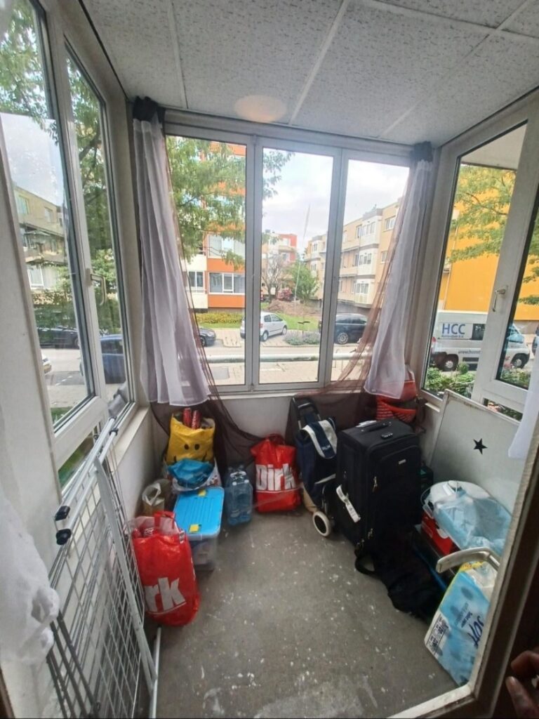 Small balcony/sunroom makeover in the Netherlands – trying to stay under €150 🌿 Small balcony/sunroom makeover in the Netherlands – trying to stay under €150 🌿