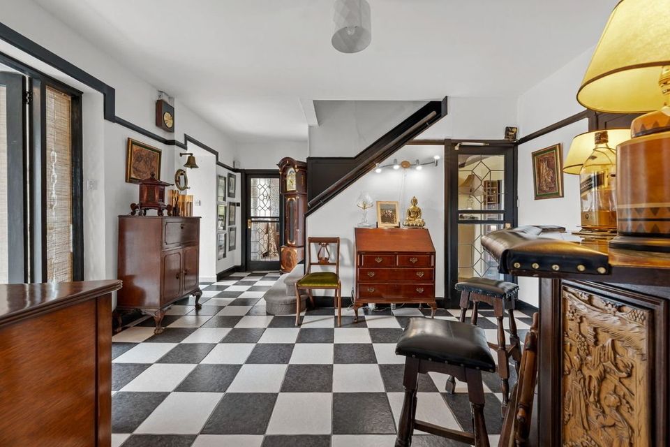 Glenesk, Endsleigh Park, Douglas Road, Douglas, Co. Cork (entrance hall)