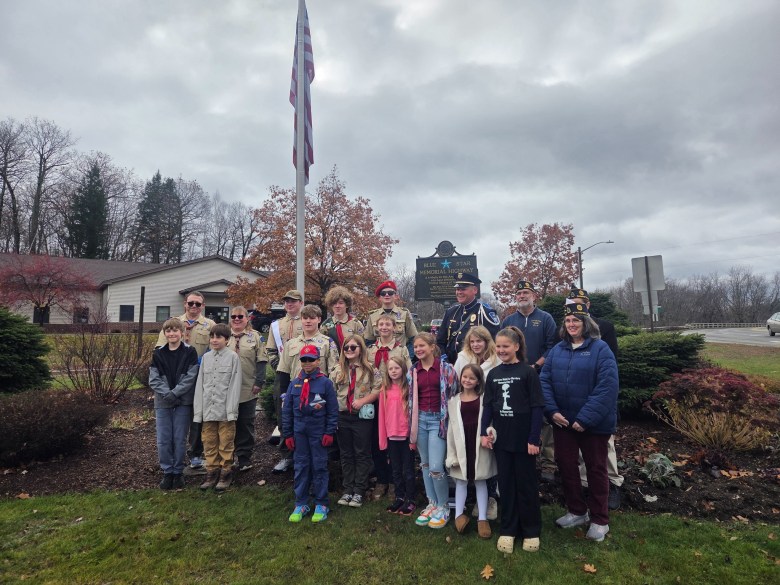 Mt. Blue Garden Club honors veterans, revives holiday decorating tradition Mt. Blue Garden Club honors veterans, revives holiday decorating tradition