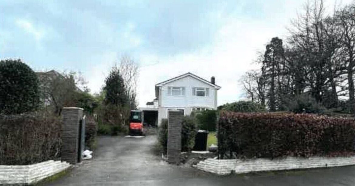 Family told new garden fence must come down and the reason is baffling | UK | News