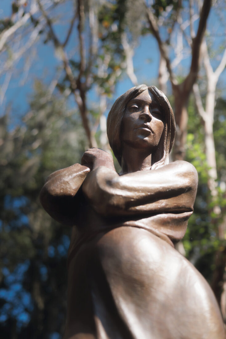 A sculpture of a woman