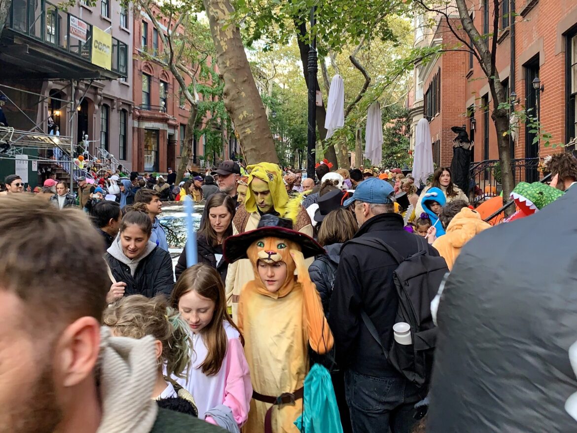 The Halloween mob scene on Garden Place is a Brooklyn Heights tradition going back decades. Photo: Mary Frost, Brooklyn Eagle