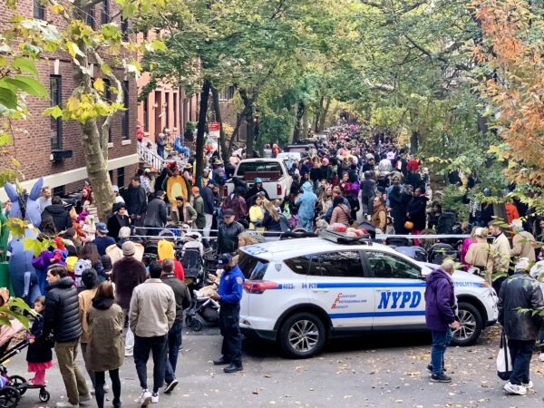 The crowd starts to gather on Willow Place as the trick-or-treating kicks off. Photo: Mary Frost, Brooklyn Eagle