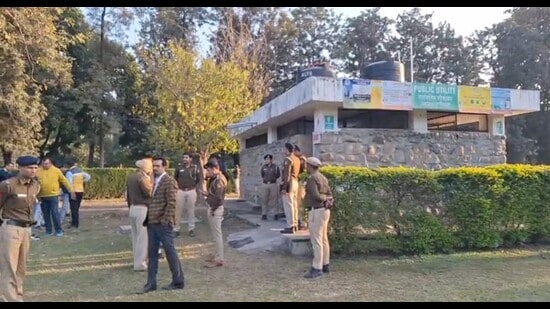 Garden-goers heard a scream from the women’s toilet around 3.15 pm and alerted traffic police posted at the entrance. (HT)