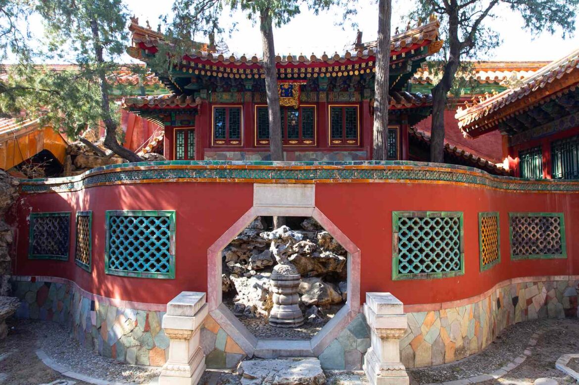 Qianlong Garden in Beijing Reopens to the Public After 100 Years