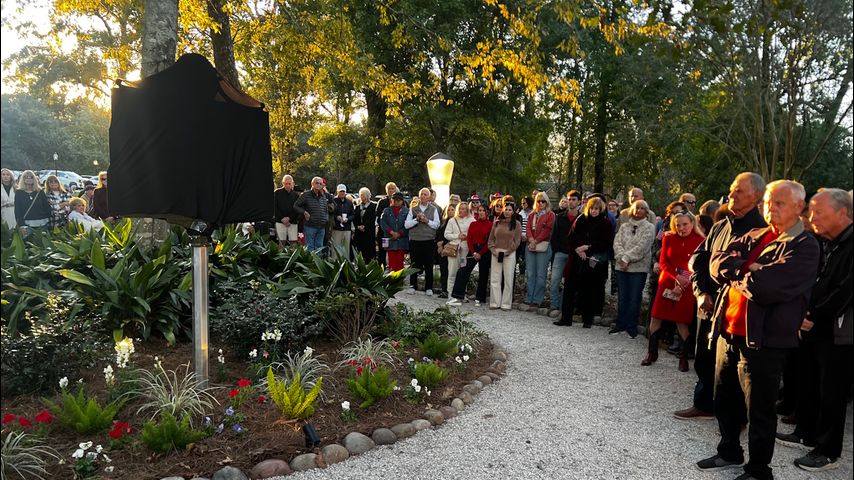 Garden Club of CCLA creates ‘Blue Star Monument’ at community park Garden Club of CCLA creates 'Blue Star Monument' at community park