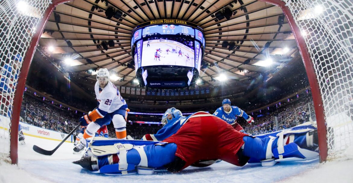 Islanders 5, Rangers 0: Bouncing back, mopping up at the Garden Islanders 5, Rangers 0: Bouncing back, mopping up at the Garden