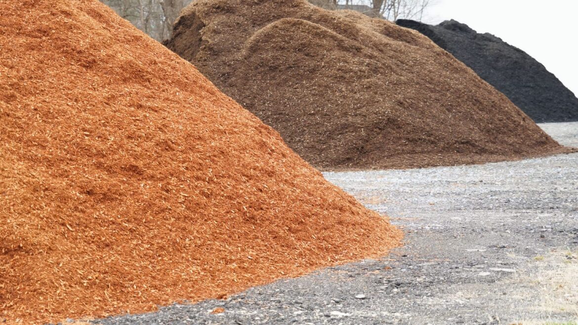 Homeowner warned about harmful impacts of popular landscaping product: ‘No pros, all cons’ Rubber mulch is a controversial product in the gardening community. If you don't know any better, the synthetic mulch can seem like an easier option.