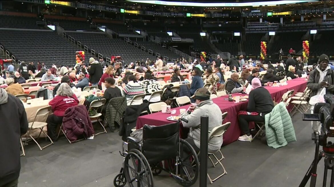 ‘Table of Friends’ Thanksgiving event held at TD Garden, serving up 800 pounds of turkey - Boston News, Weather, Sports