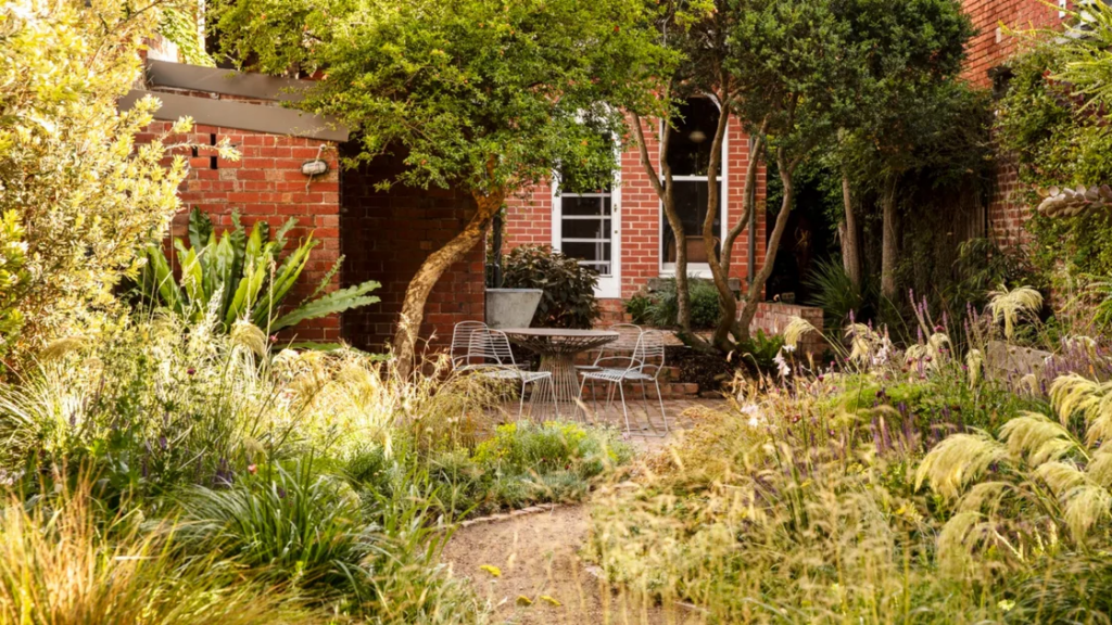 This Enchanting Melbourne Garden Attracts Birds And Bees